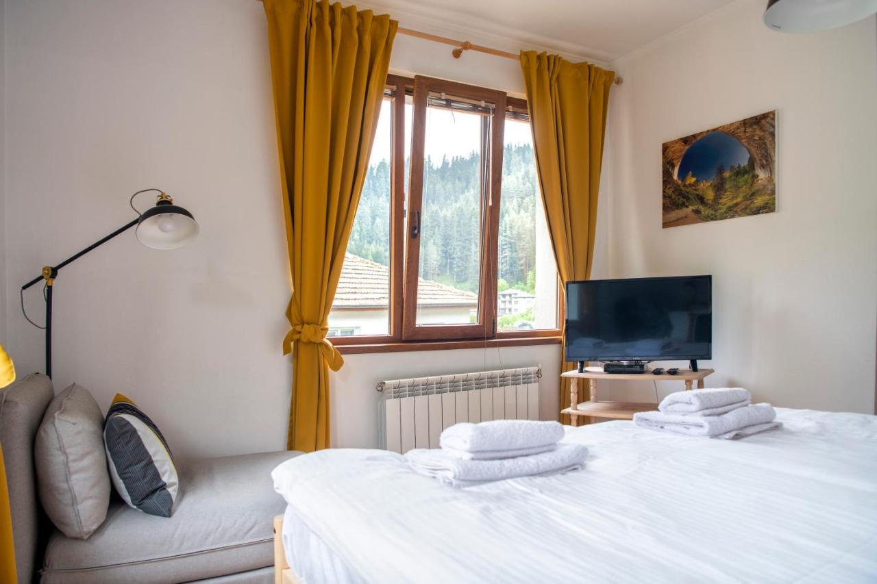 Guest House Rossy Триград Екстериор снимка