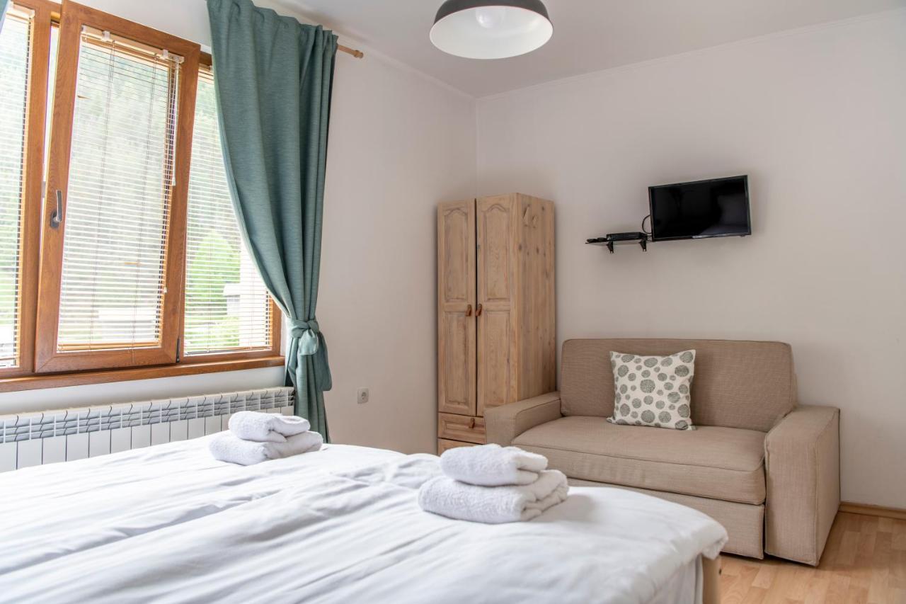 Guest House Rossy Триград Екстериор снимка