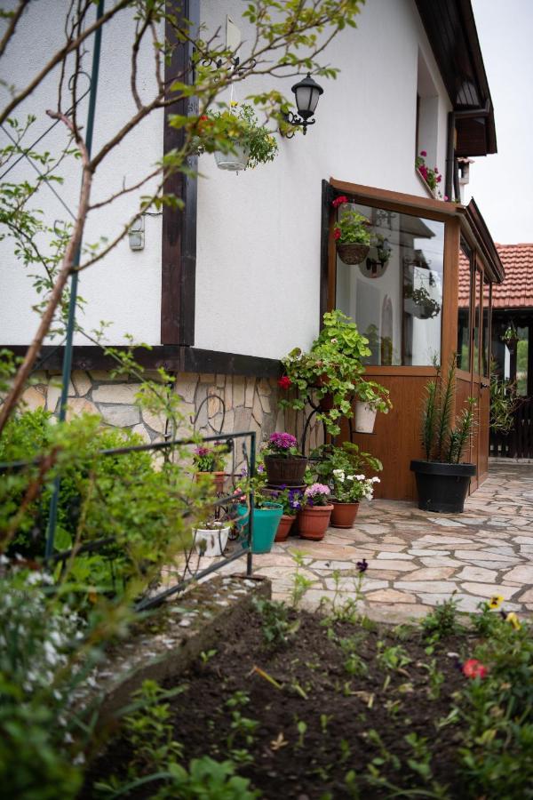 Guest House Rossy Триград Екстериор снимка