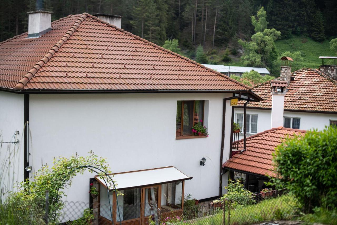 Guest House Rossy Триград Екстериор снимка