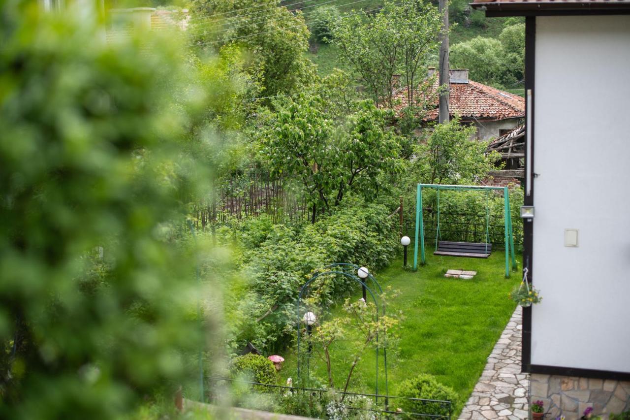 Guest House Rossy Триград Екстериор снимка