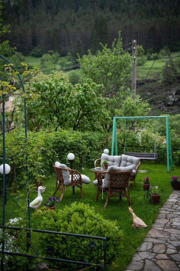 Guest House Rossy Триград Екстериор снимка