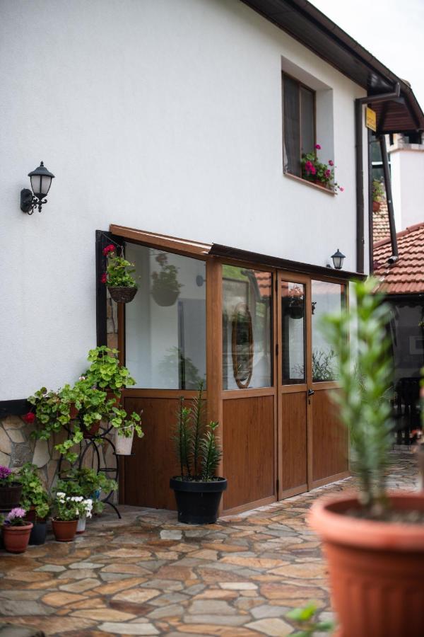 Guest House Rossy Триград Екстериор снимка