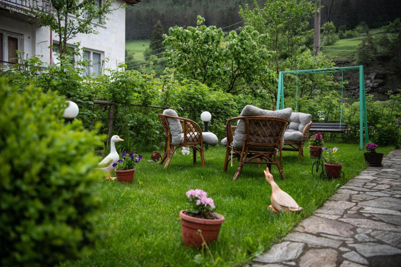 Guest House Rossy Триград Екстериор снимка
