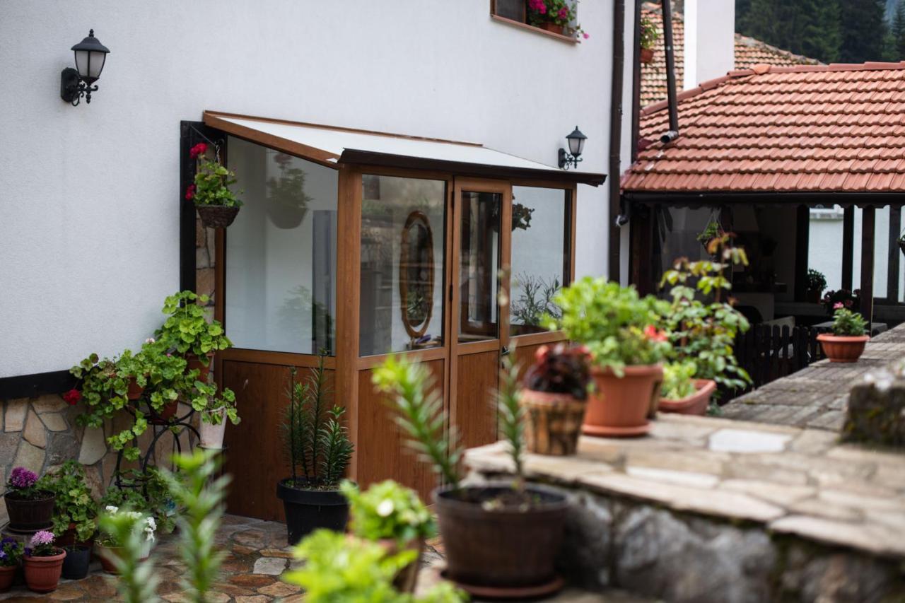 Guest House Rossy Триград Екстериор снимка